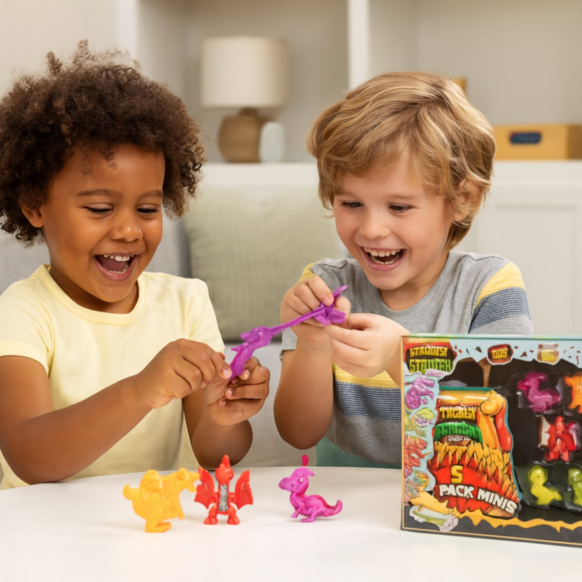 Stretcherz Play Case With 5 Stretchy Figures - Dinosaur