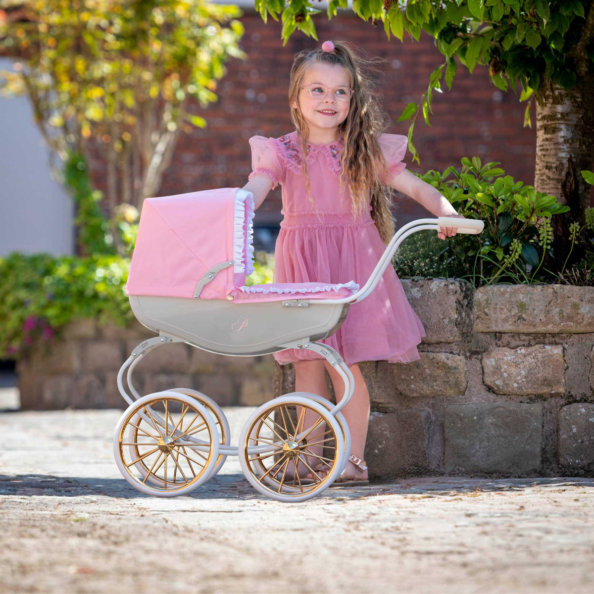 Bella Rosa Cambridge Carriage Dolls Pram - Pink &amp; Rose Gold - Luxurious pink and rose gold pram designed for dolls, offering a stylish and elegant accessory for imaginative play