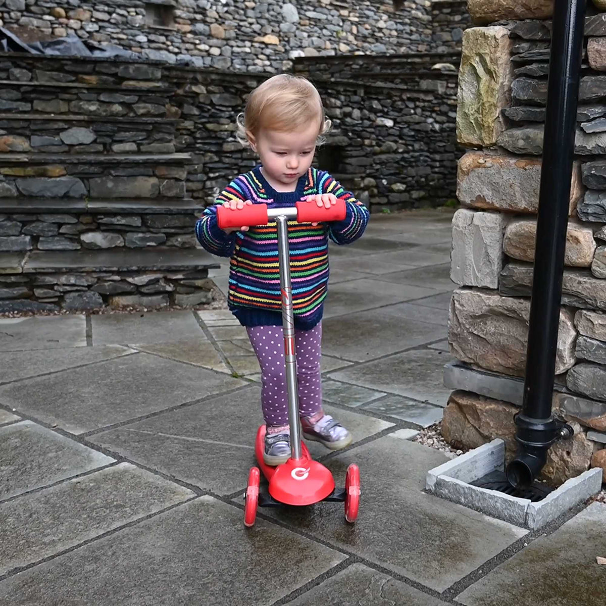 EVO Light Up Move N Groove Scooter for Ages 2 and Up with Lean-to-Steer System and LED Wheels, perfect for young children’s outdoor adventures.