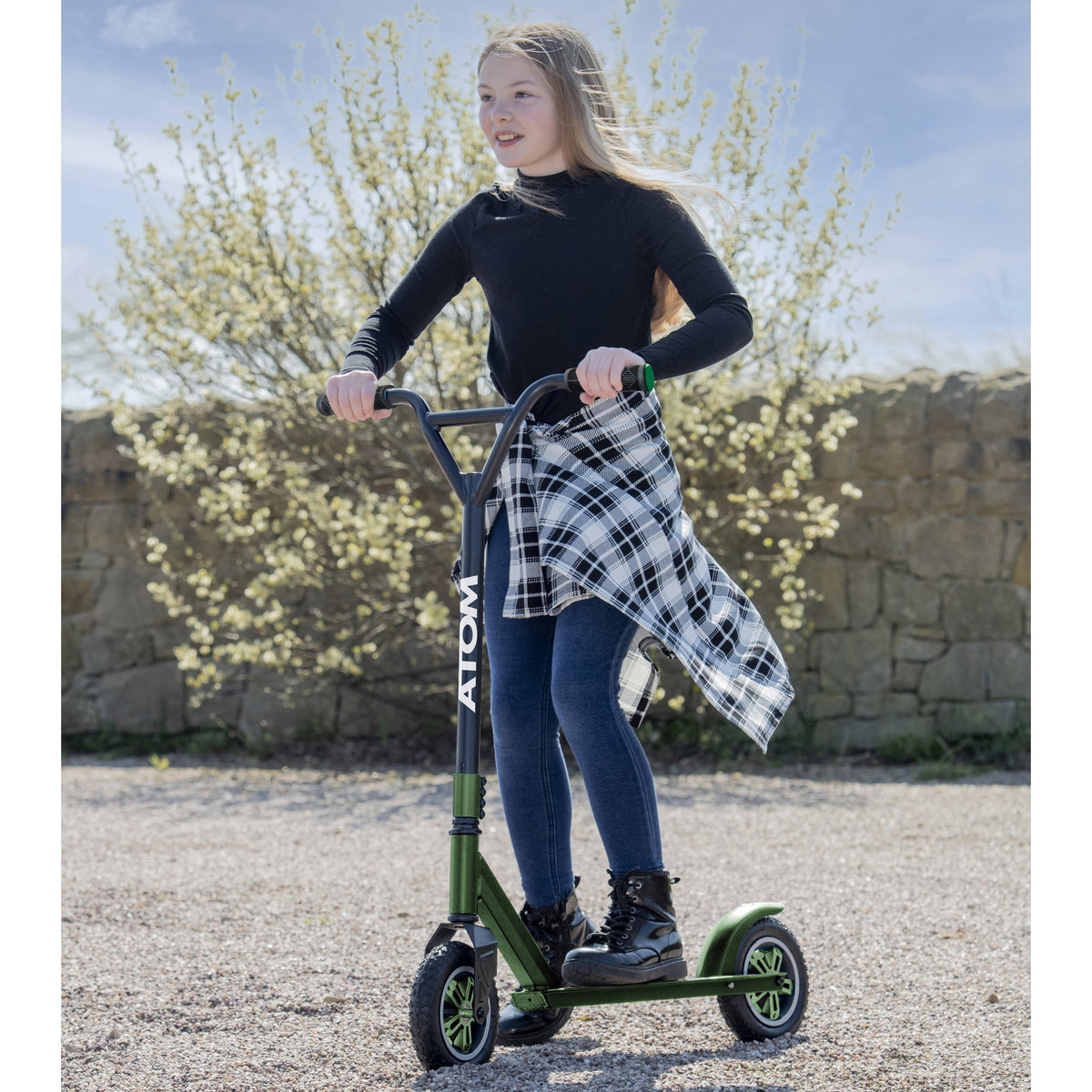 ATOM Dirt Rider Scooter in Green – Off-Road Kids Stunt Scooter with Large Wheels and Durable Frame for Outdoor Adventures