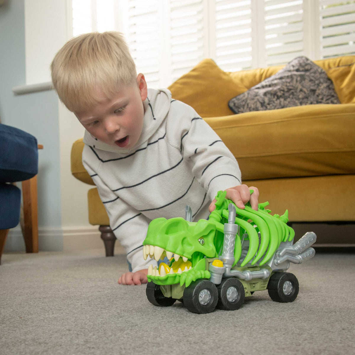 Teamsterz Beast Machine T-Rex Rib Cage Car Transporter Toy with light-up yellow eyes, chomping jaw, rear ramp, and car-holding rib cage.