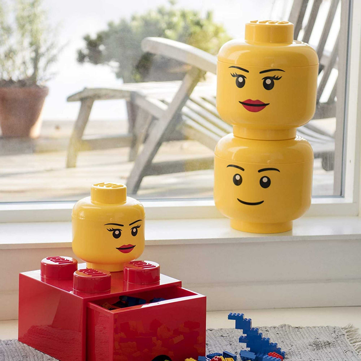 Large LEGO Storage Head – Yellow stackable container shaped like a classic LEGO minifigure head with removable lid, ideal for organizing bricks, toys, and accessories in kids&#39; rooms or play areas.