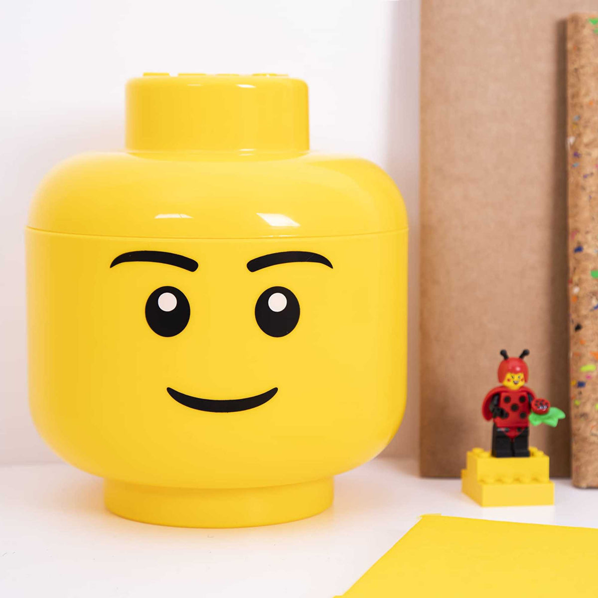 Large LEGO Storage Head – Yellow stackable container shaped like a classic LEGO minifigure head with removable lid, ideal for organizing bricks, toys, and accessories in kids&#39; rooms or play areas.