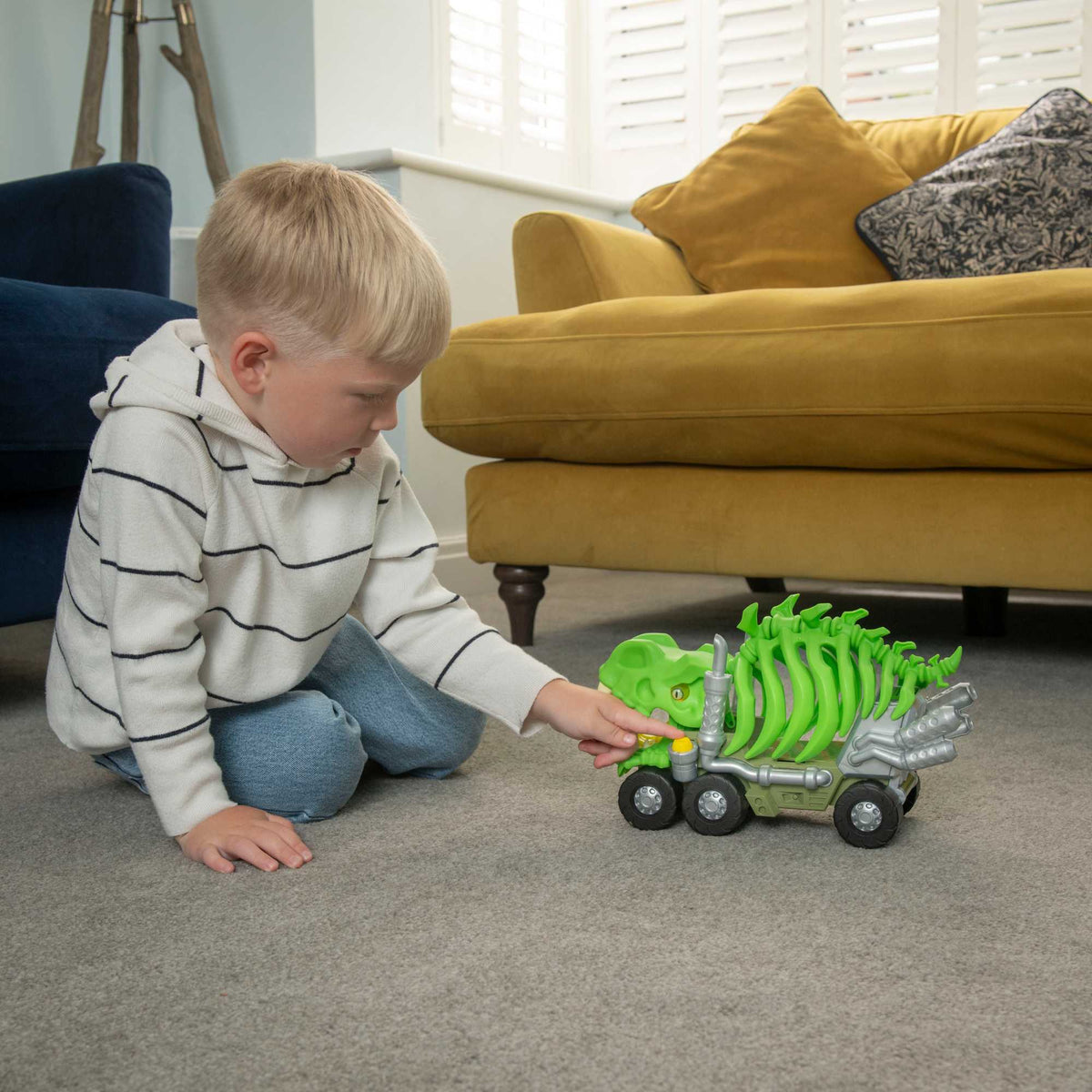 Teamsterz Beast Machine T-Rex Rib Cage Car Transporter Toy with light-up yellow eyes, chomping jaw, rear ramp, and car-holding rib cage.