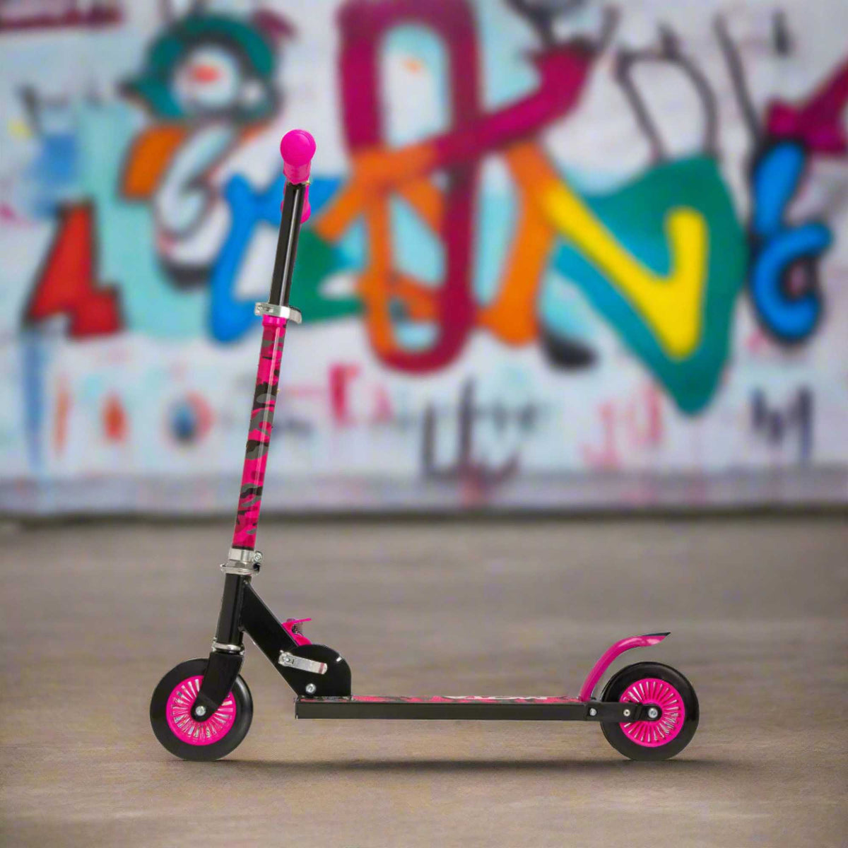 ATOM Inline 2-wheeled children&#39;s scooter in a stylish pink camouflage theme, featuring a durable design, eye-catching camouflage patterns, and a trendy look ideal for young riders