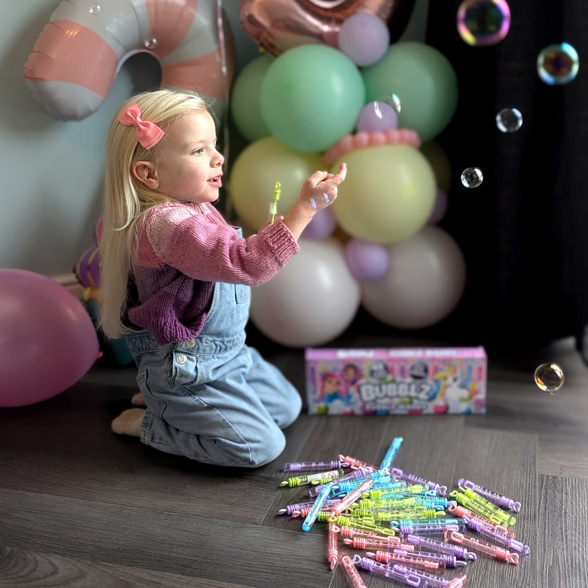 Pastel Bubble Wands - 48 Pack Bubble Solution &amp; Wands